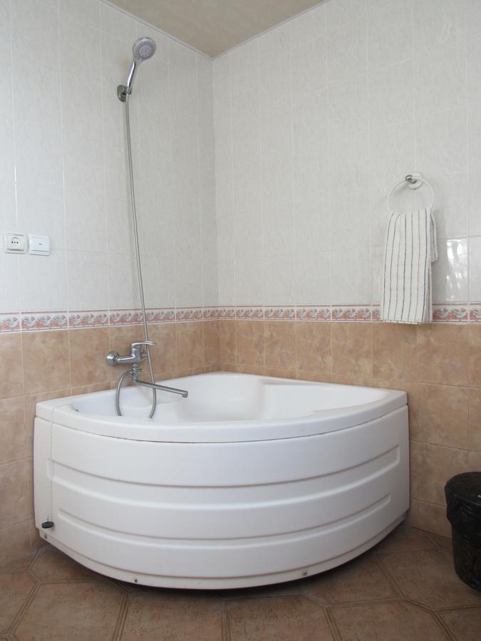 Guest House Levan II Dadiani Zugdidi Εξωτερικό φωτογραφία